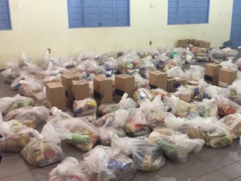 Cáritas paroquial realiza domingo de coleta de alimentos para campanha natal solidário 2017